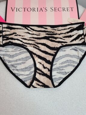 Y2K Victoria's Secret Fabulous Satin Hiphugger Panty Size XL Tiger Stripes